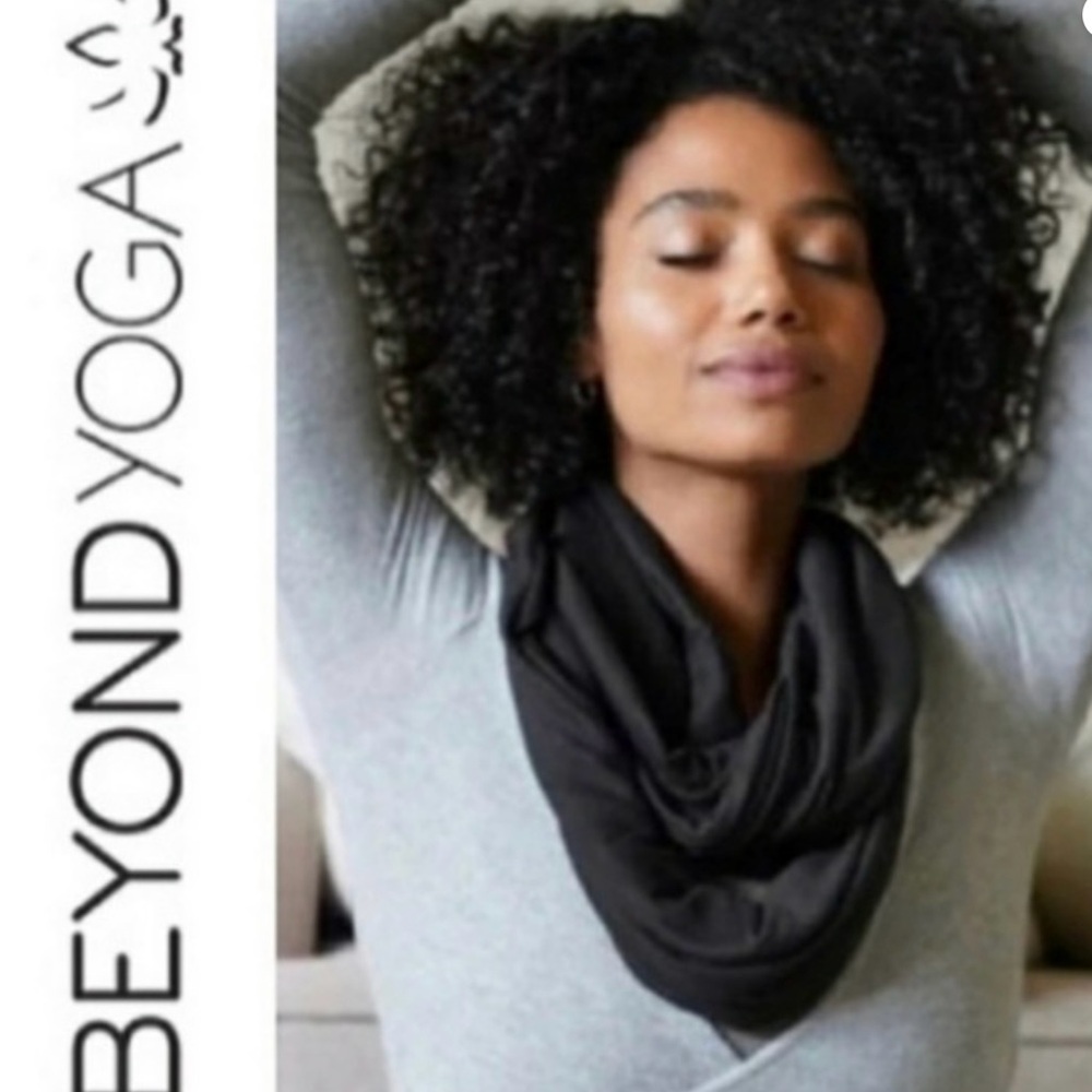 🖤 NWT BEYOND YOGA INFINITY SCARF